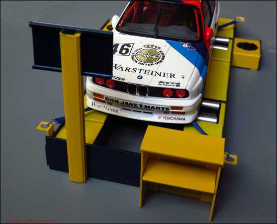 1:18 Tuning Modell-Test-Prüfstand beweglich - Exklusiv - Diorama